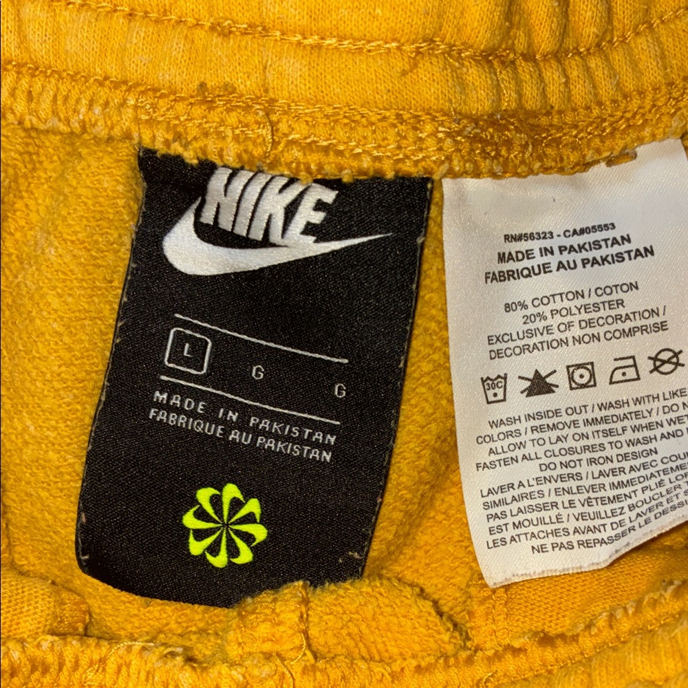 Nike Hoodie & Shorts Set - Picture 7 of 8